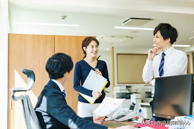 300日元，日本大手企业上调2023年新员工初任给！职场新人起薪能有多少？"